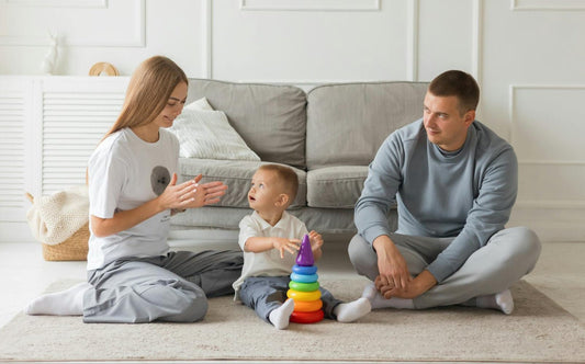 Les 7 étapes clés du développement de bébé et les jouets qui l’accompagnent - Les Mini Apprentis
